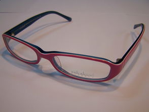 南京东路写字楼新开专业眼镜直销店 医学验光与亲民价格并行