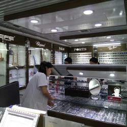 华彬眼镜（北京眼镜厂退休职工店）信息概览
