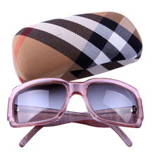 时尚优雅之选 Burberry水粉色树脂镜框太阳镜，点亮奢华商务礼品新潮流